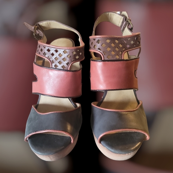 Levity Worn Once Wedge Sandals - Picture 3 of 3